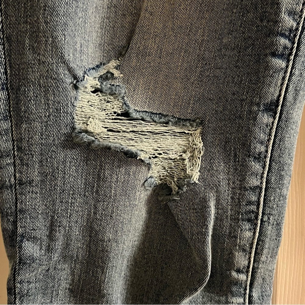 NWT Gap Mid Rise Destructed Universal Legging with Wellwash, size 12/31 X-Long - Picture 4 of 6